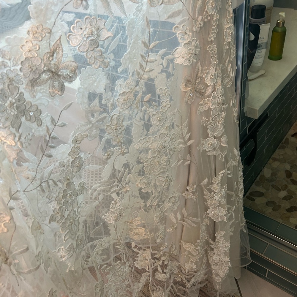 Allure Bridals Ivory Floral Lace Gown - Picture 5 of 16